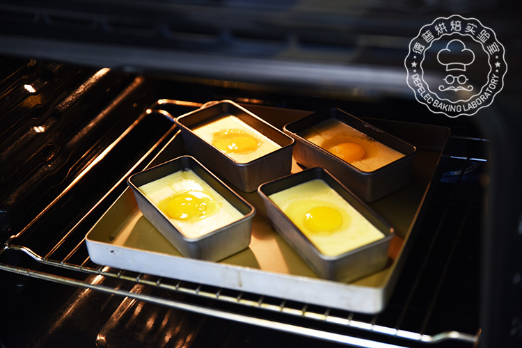 鸡蛋哈雷做法之送入预热好的德普烤箱，快热模式185度烤制25min